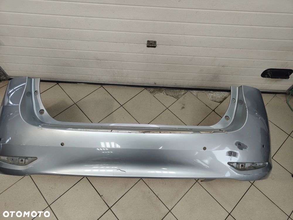 TOYOTA AVENSIS T29 KOMBI ZDERZAK TYŁ