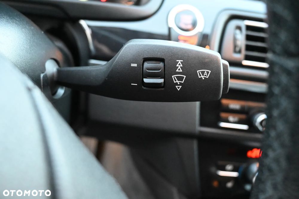 BMW Seria 5 525d - 24