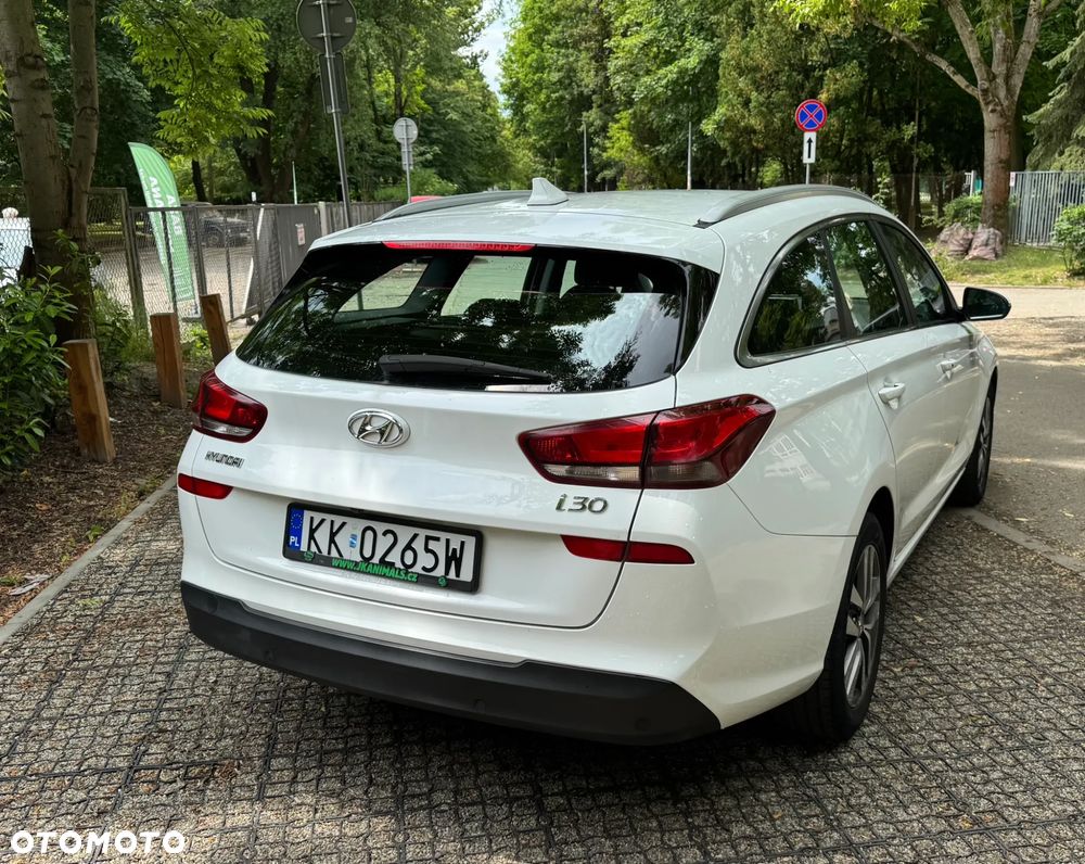 Hyundai i30 1.6 D Comfort DCT - 4