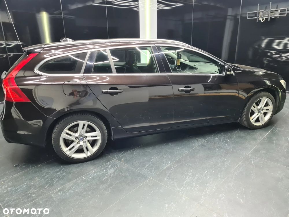 Volvo V60 D6 AWD Plug-in Hybrid Summum - 28