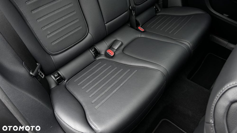 Mercedes-Benz GLC - 31