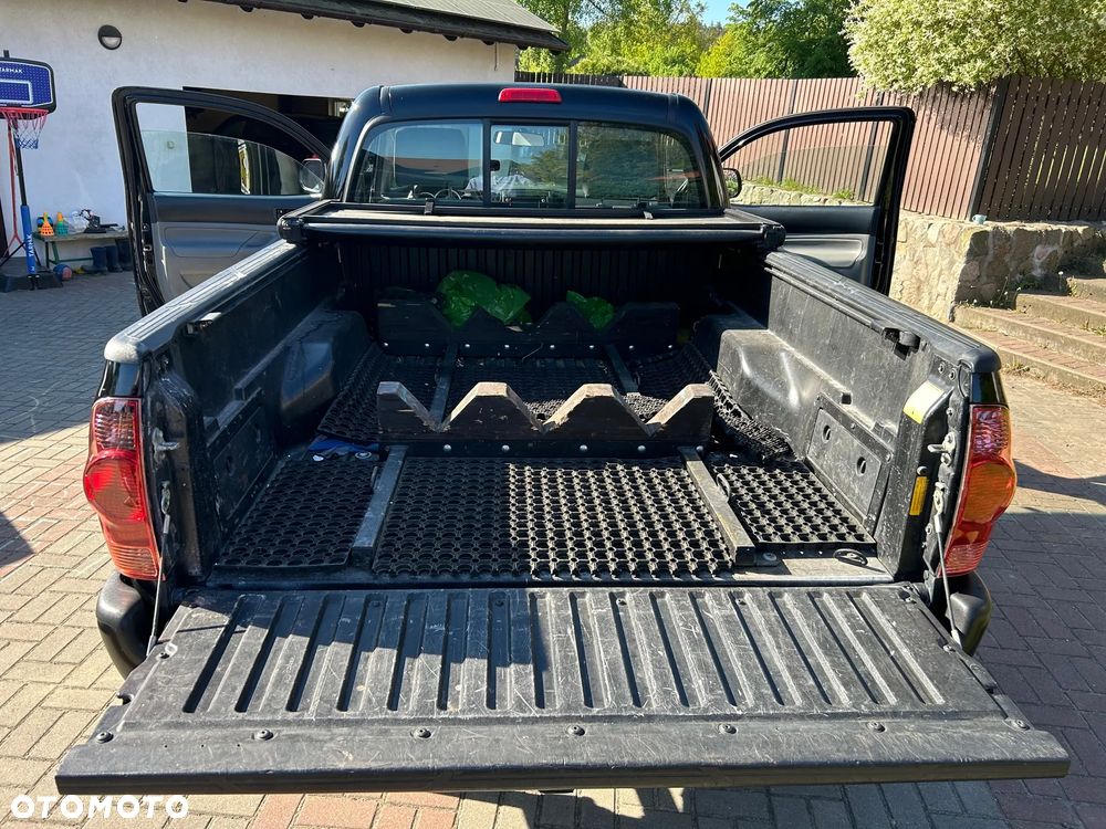 Toyota TACOMA - 12