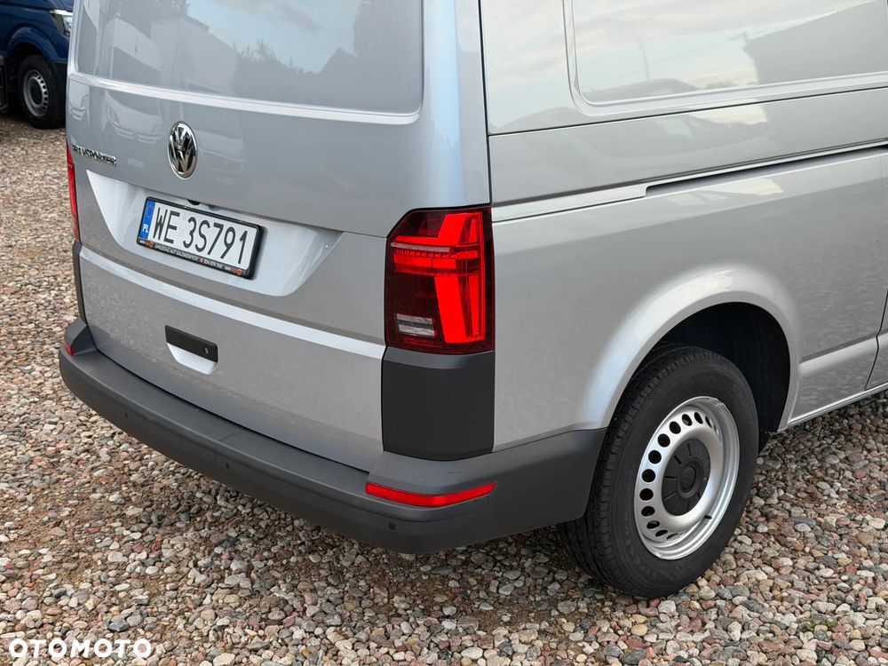 Volkswagen TRANSPORTER T6 VAN 3os. L2H1 Long MAXI WZMOCNIONY DMC3.2t. Ładowność 1242kg, Paka 3m, Homologacja VAT-1, Reflektory LED DIODOWE, Lampy tył LED, Kamera, Czujniki, Dogrzewanie Webasto 5kW, Automatyczne światła, Mocny silnik 2.0TDI DNA 150KM 6cio biegowa skrzynia biegów! Kolor srebrny Reflex Metalik, ZABUDOWA ładowni wraz z podsufitką i oś. LED! Fabryczny alarm, Przebieg tylko 53tys.km! - 37