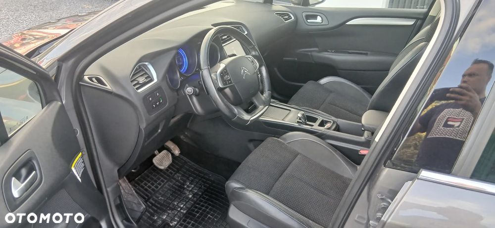Citroën C4 e-HDi 115 ETG6 Exclusive - 9
