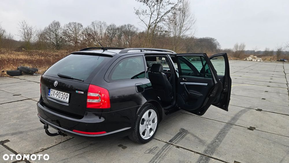 Skoda Octavia 2.0 TDI CR DPF RS - 28