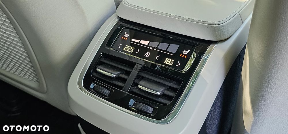 Volvo XC 90 B5 B AWD Ultra Bright - 27