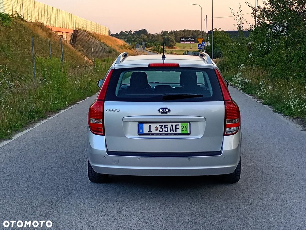 Kia Ceed - 8