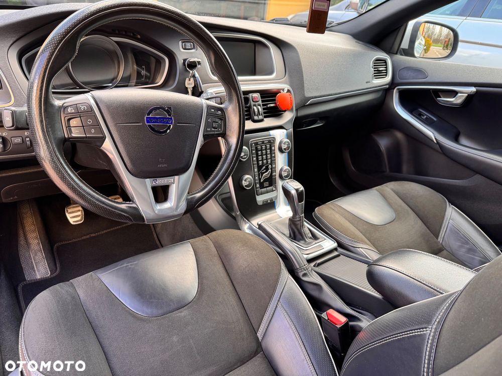 Volvo V40 D2 Drive-E R-Design Momentum - 9