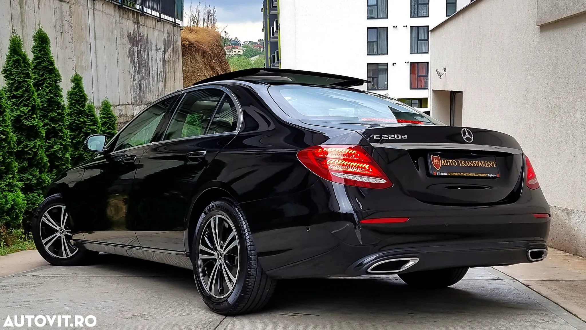 Mercedes-Benz E 220 d T 9G-TRONIC Avantgarde - 6