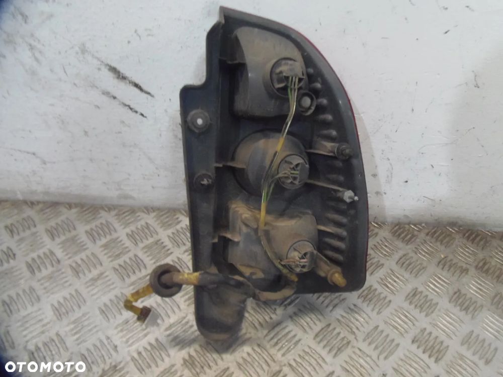 LAMPA LEWA TYLNA MITSUBISHI SPACE STAR  2005R - 2