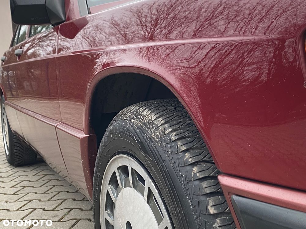 Mercedes-Benz W201 (190) - 12