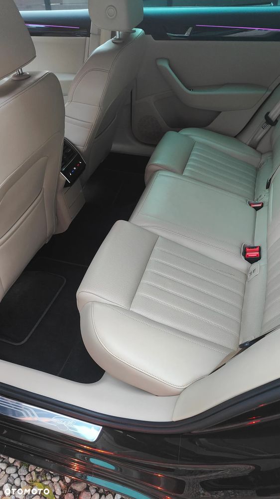 Skoda Superb 2.0 TDI L&K DSG - 17