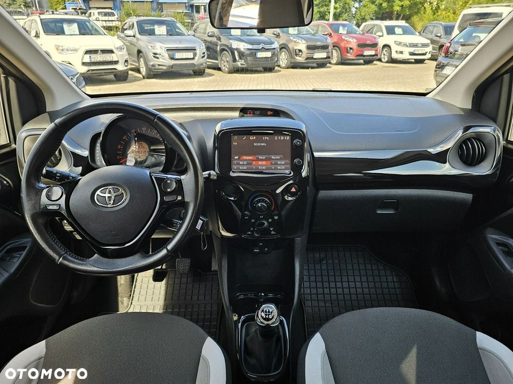 Toyota Aygo x-play touch - 21