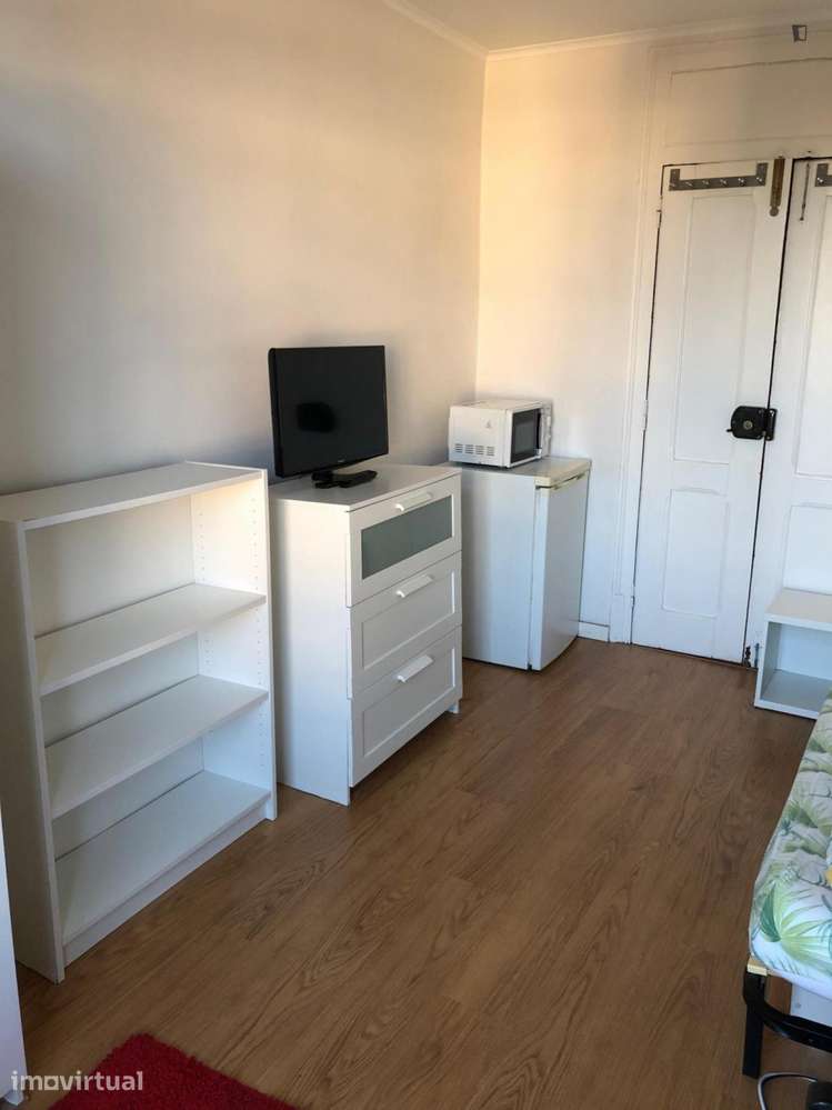 Quarto - localizado em São Sebastião Lisbon - Grande imagem: 2/13