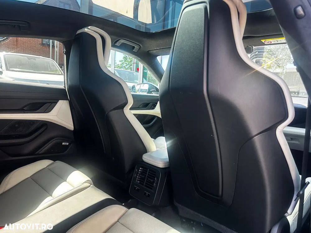 Porsche Taycan Turbo - 22