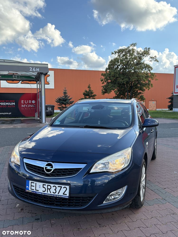 Opel Astra 2011 photo 3