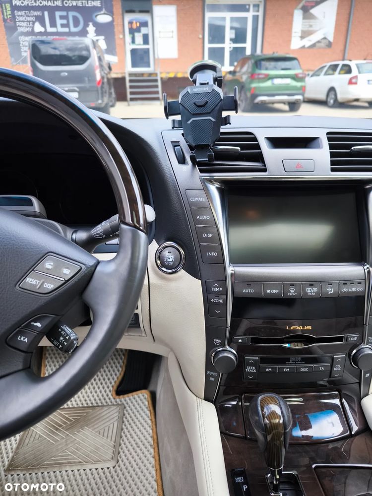 Lexus LS - 4