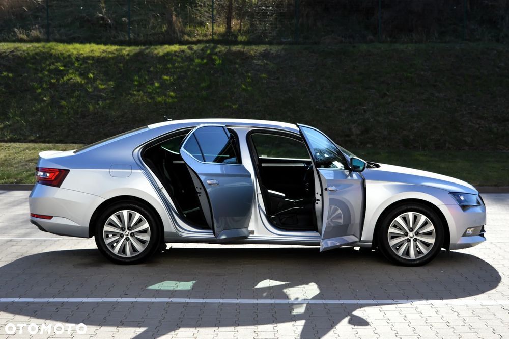 Skoda Superb 1.6 TDI GreenLine - 27