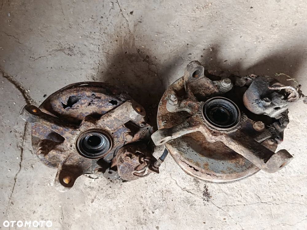 Zwrotnica przód prawa lewa zacisk hamulcowy Pajero 1 - 4