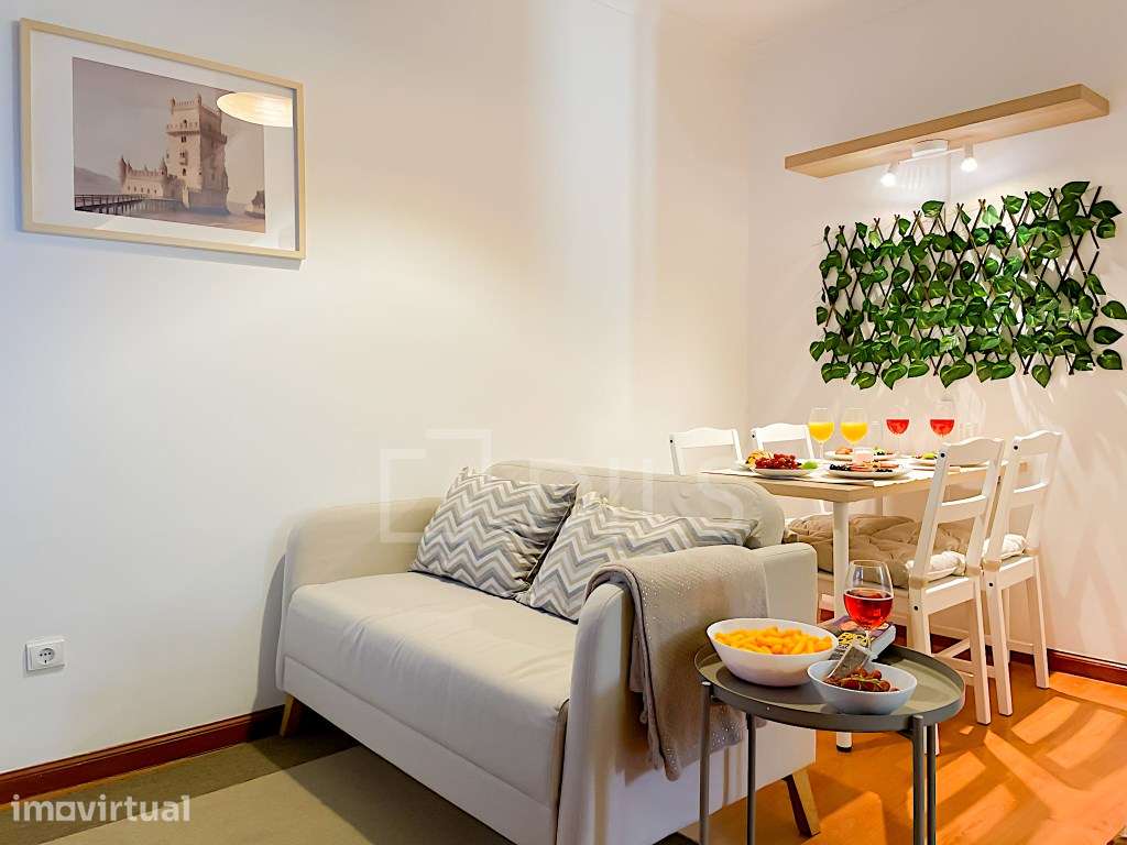Apartamento T3 duplex, renovado, com vista para a Igreja da Memória... - Grande imagem: 3/29