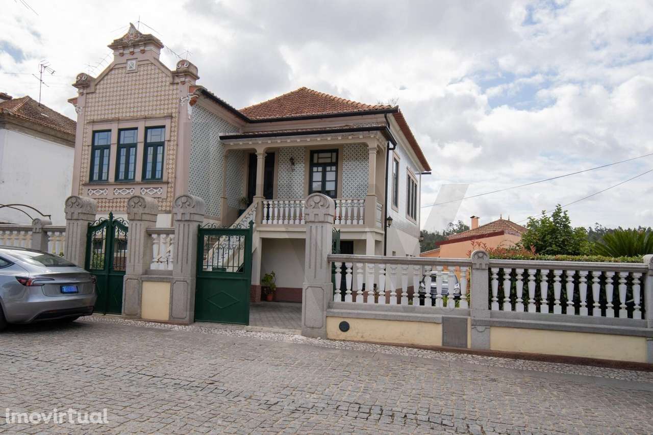 Moradia de Charme com 1.871 m2 de Terreno e Arquitetura de Época em Fr - Grande imagem: 3/40