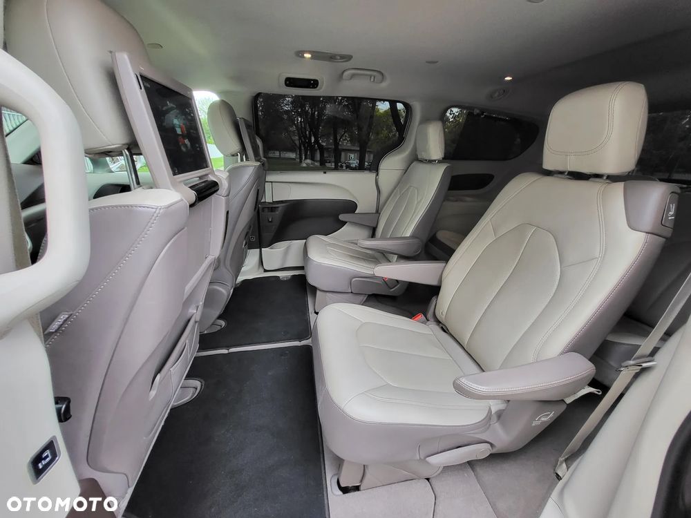 Chrysler Pacifica - 21