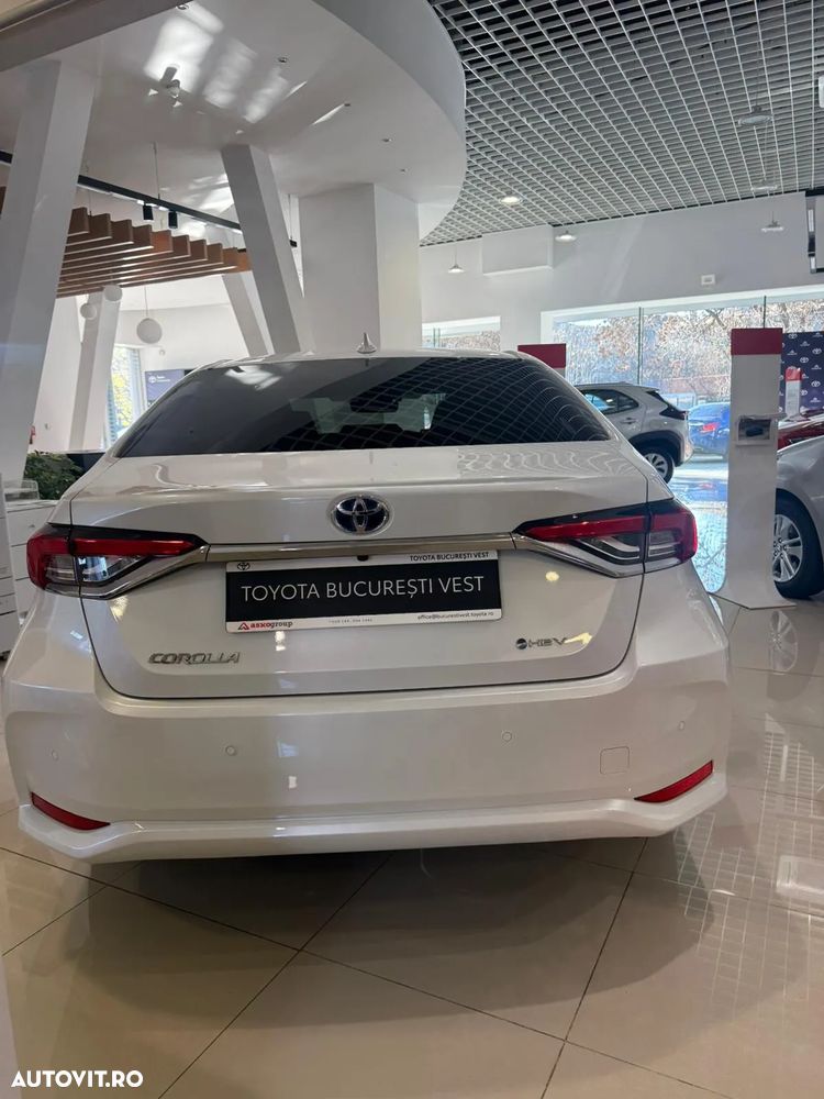 Toyota Corolla Sedan 1.8 HSD Dynamic - 13