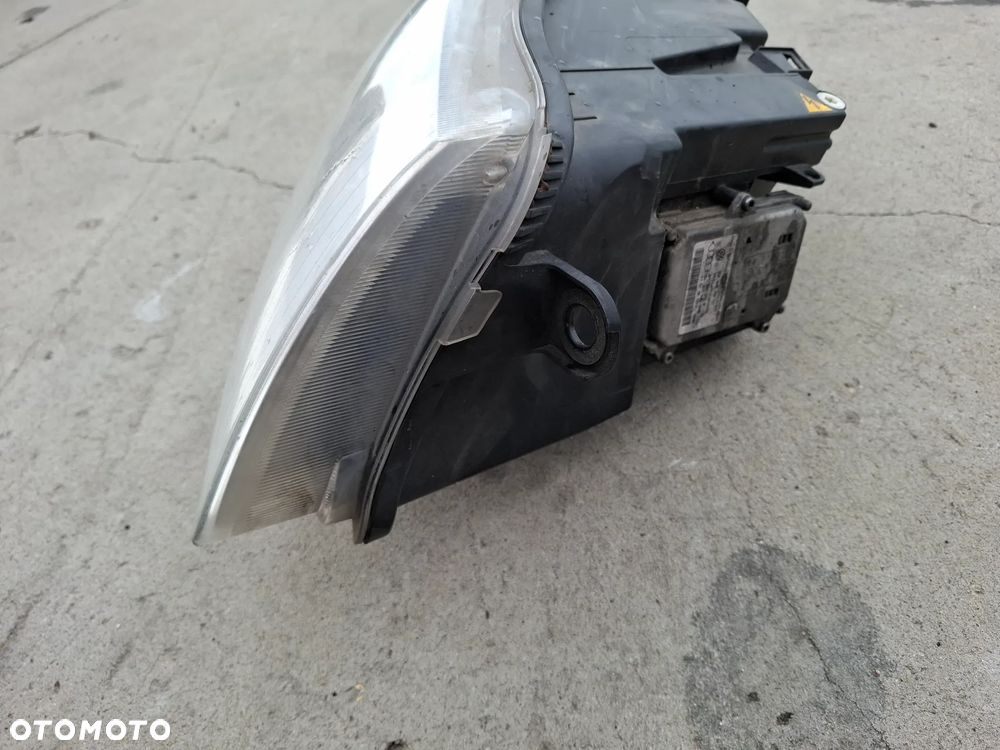 Lampa Przód Przednia Reflektor Bi-Xenon Skrętny Skrętna Prawa Audi A6 C6 - 7