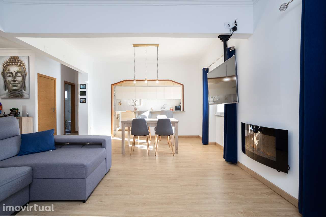 Amplo Apartamento com Localização Privilegiada -T4 na zona do Complexo - Grande imagem: 4/25