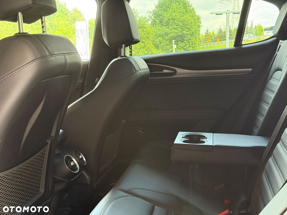 Alfa Romeo Stelvio 2.0 Turbo Veloce Q4 - 13