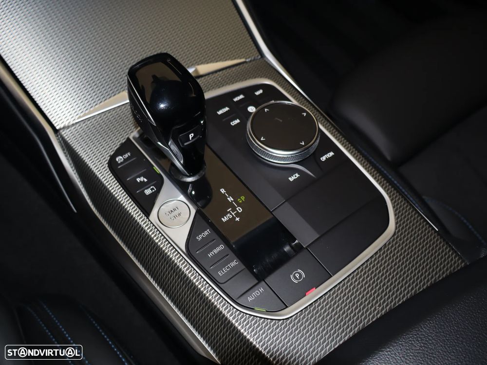 BMW 320 e Aut. M Sport - 32