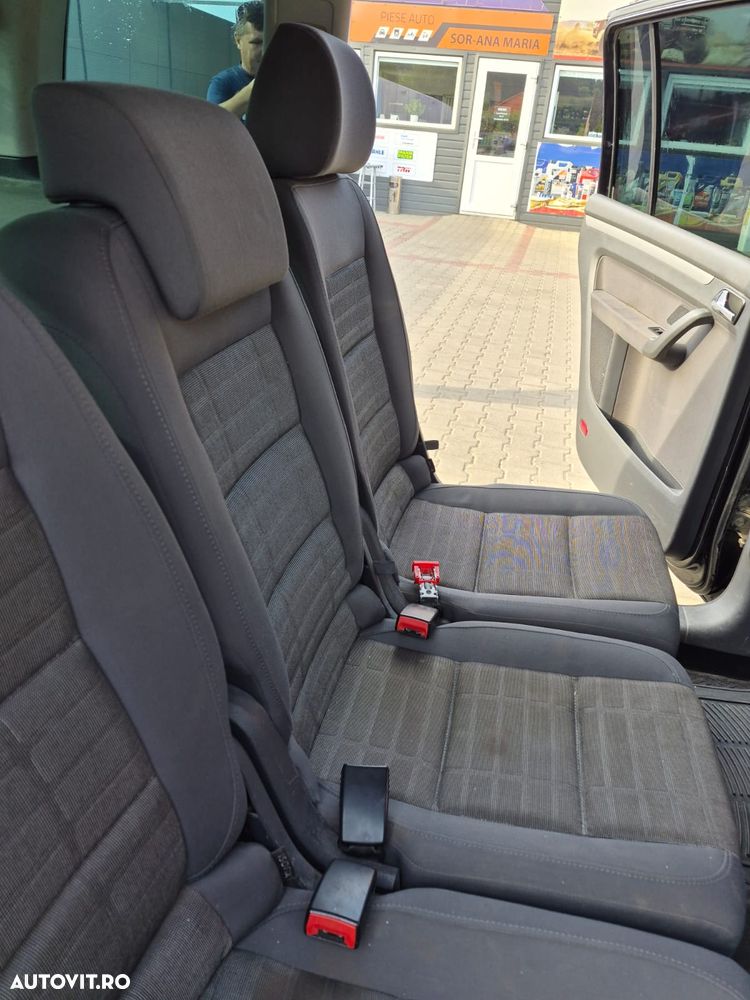 Volkswagen Touran - 11