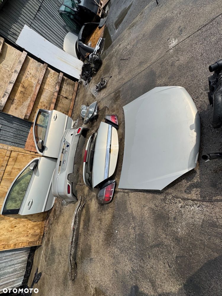 Opel astra H z157 szary srebrny  maska    Lampy przód przednie bi xenon kompletne 400sztuka prawa lewa   Klapa tył tylnia gtc 3 drzwi Coupe 300zl   Zderzak tył tylni opc 300zl   Drzwi przód przednie prawe lewe 300sztuka   Lusterko prawe lewe 100zl sztuka   Lampy tył tylne prawa lewe 100szt  Maska 300zl   Pas przedni 1.9 diesel kompletny z chłodnicami wentylatorami 450 zł   Grill -150 zł   Belka przód 100zl   Zderzak przedni 250 zł   Szybka wysyłka - 1