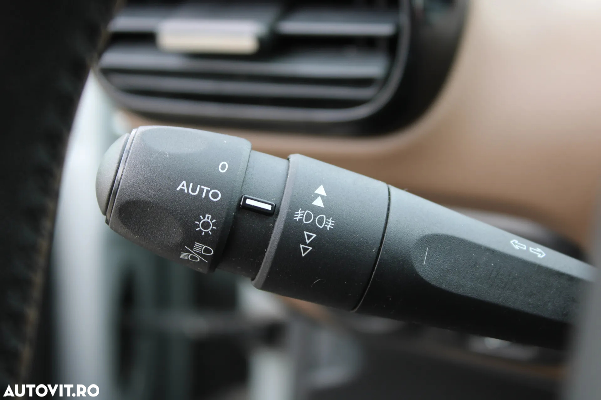 Citroën C4 Cactus 1.6 BlueHDi S&S BVM Shine - 27