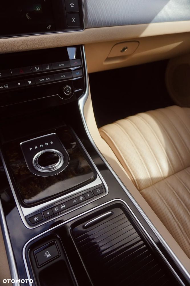 Jaguar XF 3.0 V6 Kompressor - 14