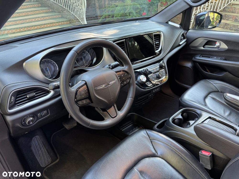 Chrysler Pacifica - 21