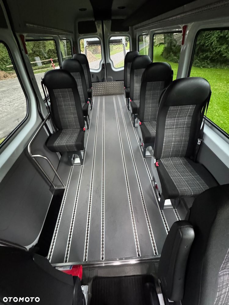 Mercedes-Benz Sprinter - 13