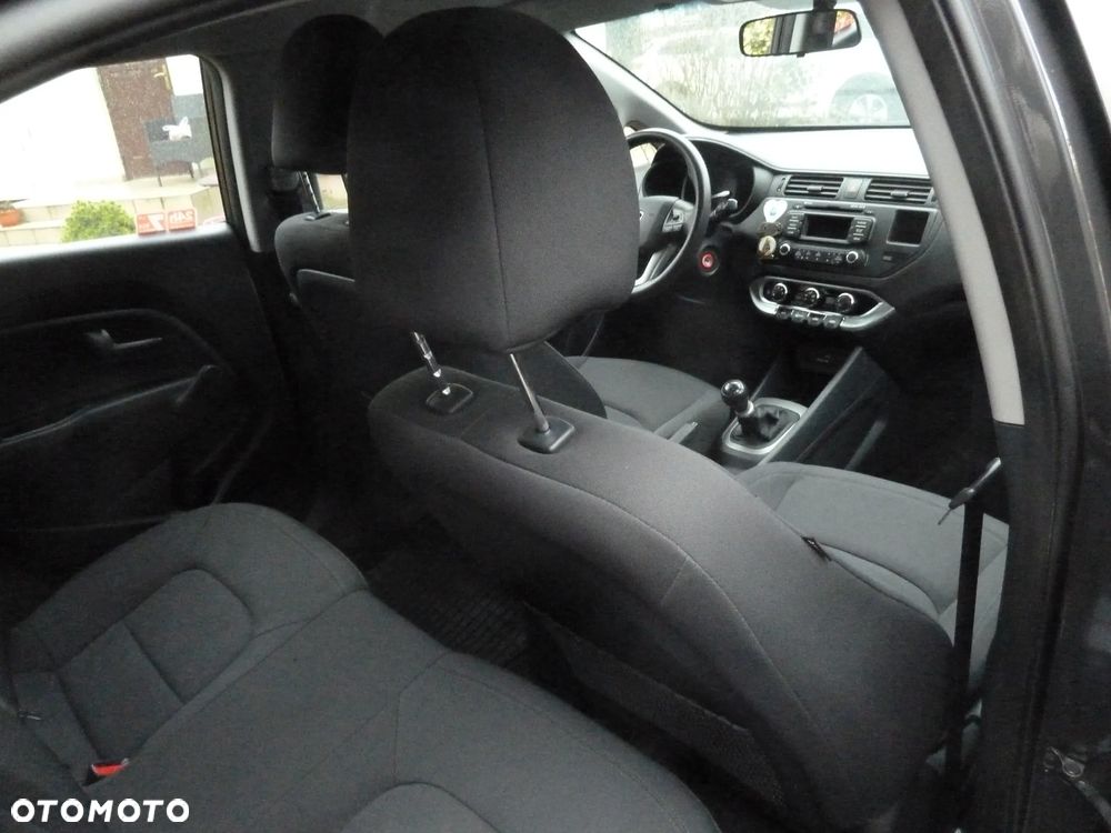 Kia Rio 1.2 L - 11