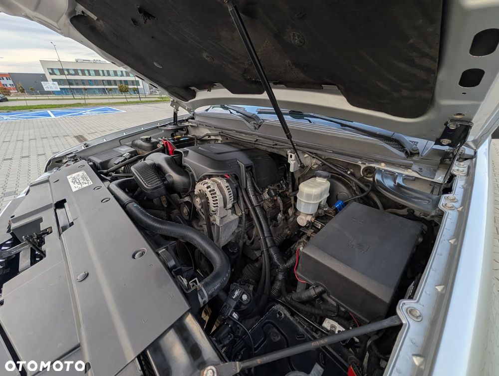 Chevrolet Suburban - 10
