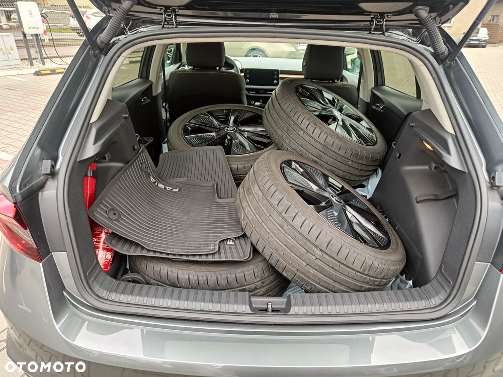 Skoda Fabia 1.0 TSI Style Color - 18