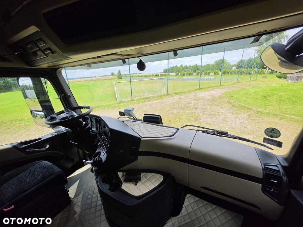 Mercedes-Benz Actros - 16