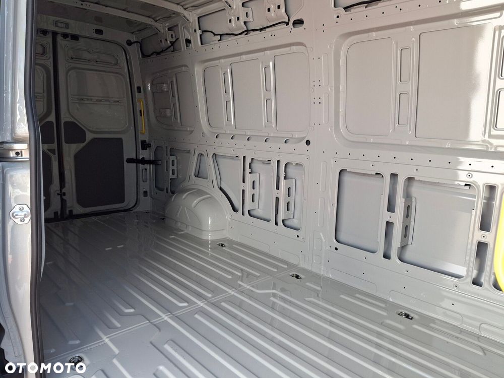 Volkswagen Crafter - 13