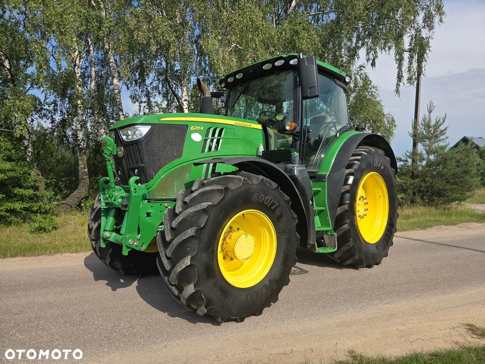 John Deere 6215R - 6