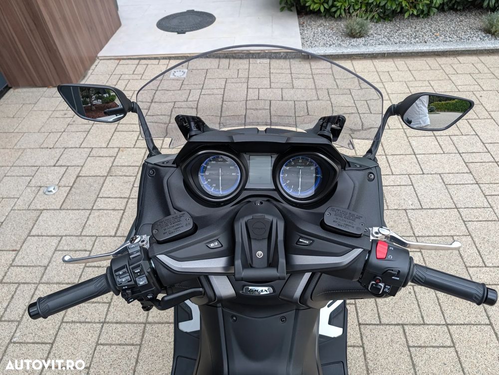Yamaha TMAX 560 - 13