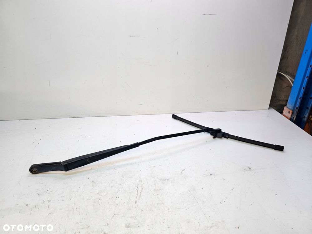 RAMIĘ WYCIERACZKI PRAWE AUDI A3 8P 8P1955410D - 1