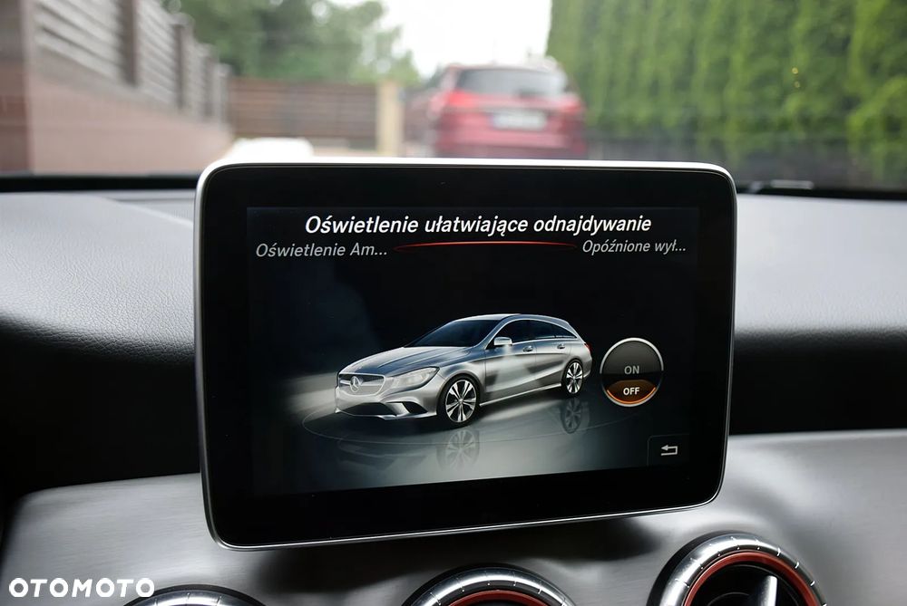 Mercedes-Benz CLA 200 7G-DCT UrbanStyle Edition - 26