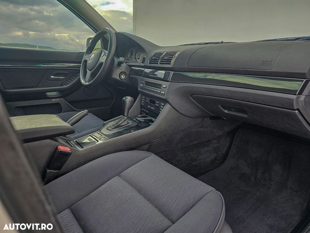 BMW Seria 5 520iA - 14