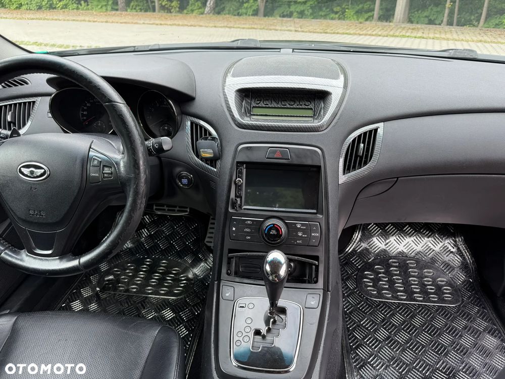 Hyundai Genesis Coupe - 10
