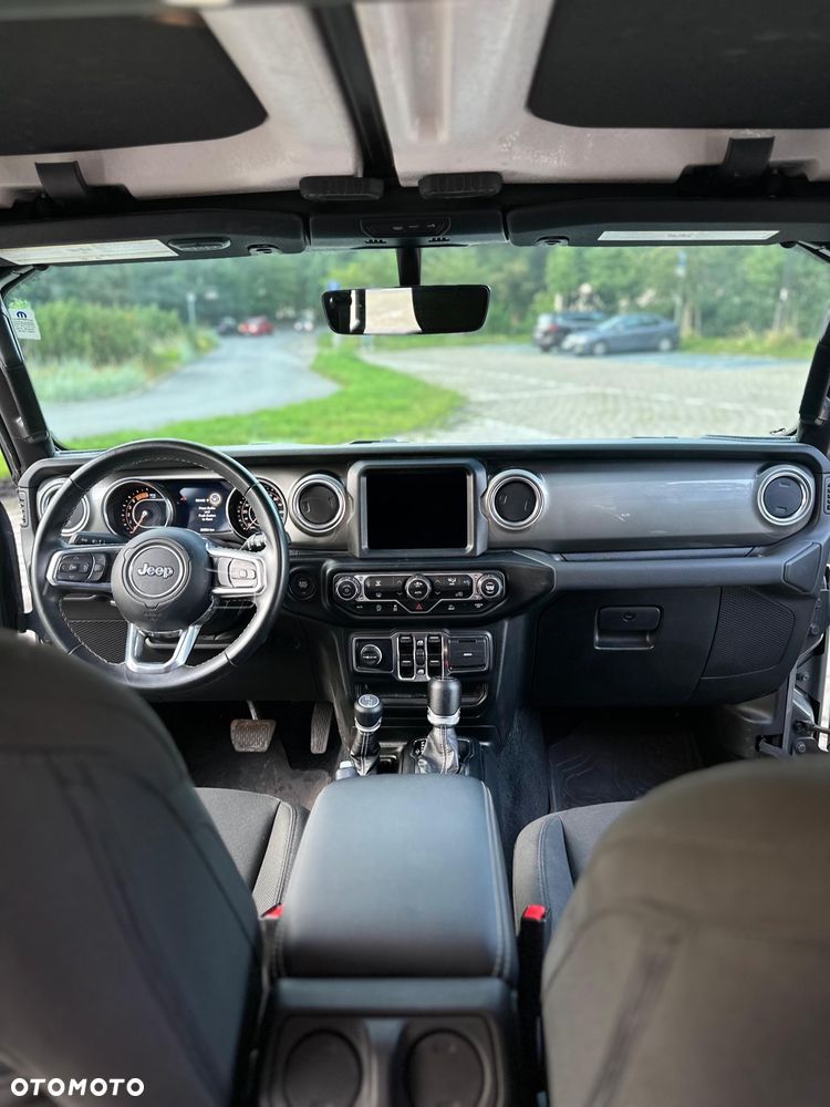 Jeep Wrangler - 10