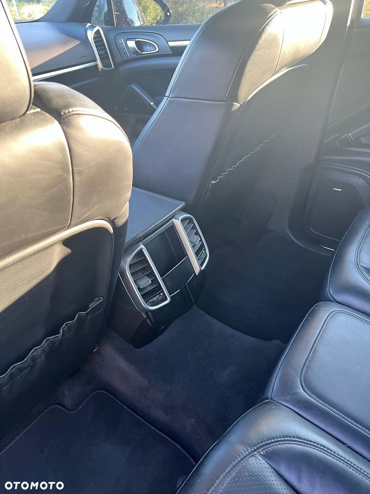 Porsche Cayenne Platinum Edition - 24